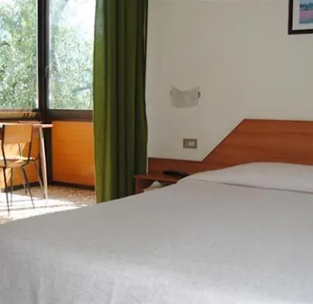 Mercedes 3* Limone sul Garda