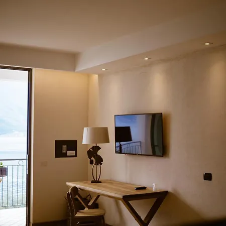 Mercedes 3* Limone sul Garda