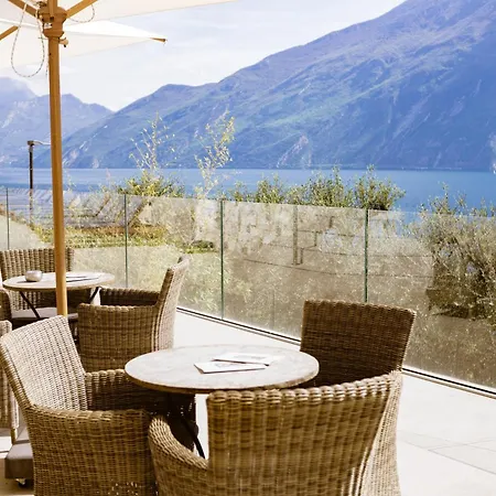 Mercedes 3* Limone sul Garda