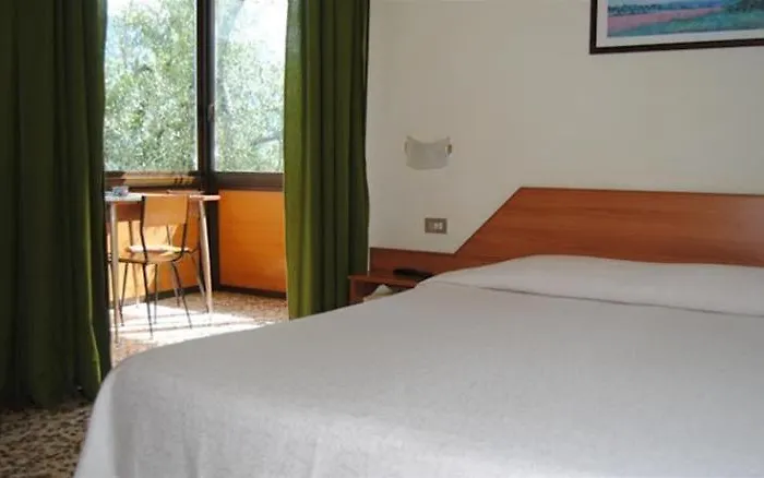 Mercedes 3* Limone sul Garda